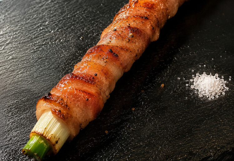 【インパクト抜群！】甘み弾ける！長葱の肉巻き一本焼き
