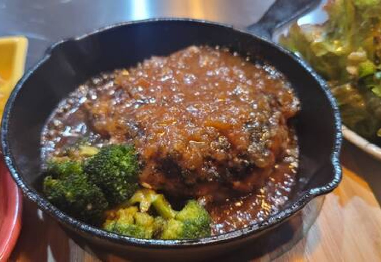 牛肉100％　肉屋のハンバーグステーキ定食
