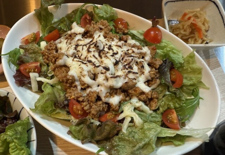 毎日でも飽きない　仕入れで変わる日替わりランチ